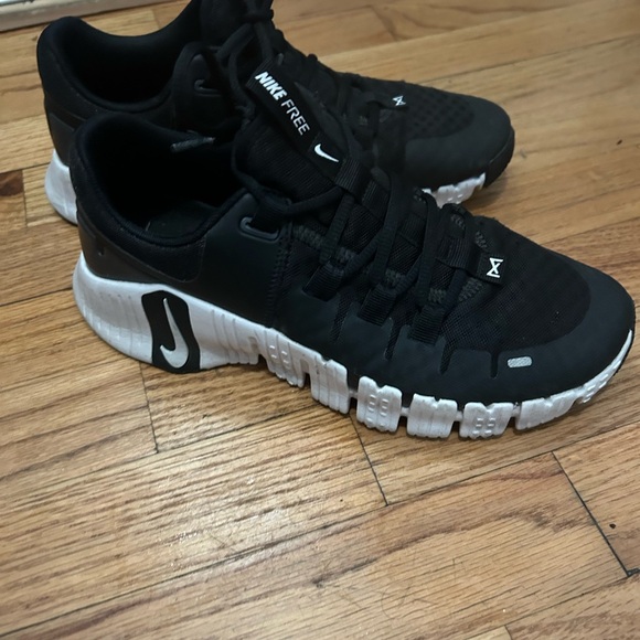 Nike Metcon Black Athletic Shoes - Picture 3 of 5